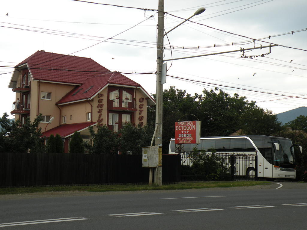 Piatra Neamţ 八角旅馆酒店 外观 照片