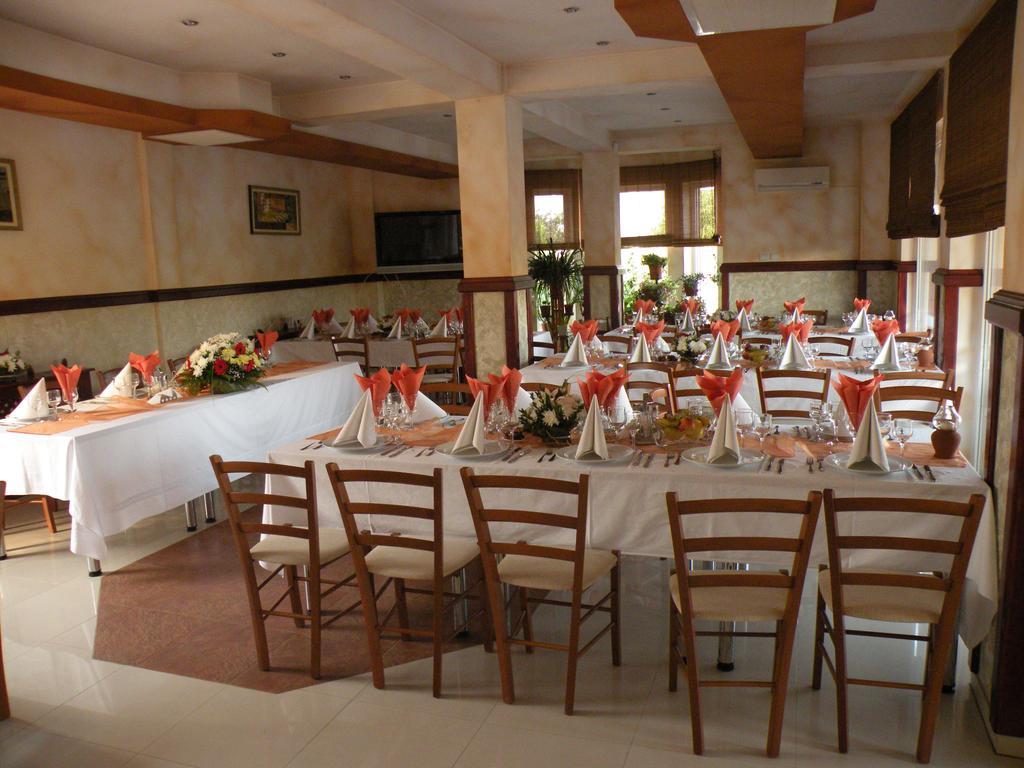 Piatra Neamţ 八角旅馆酒店 外观 照片