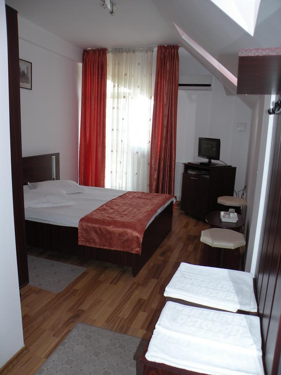 Piatra Neamţ 八角旅馆酒店 客房 照片