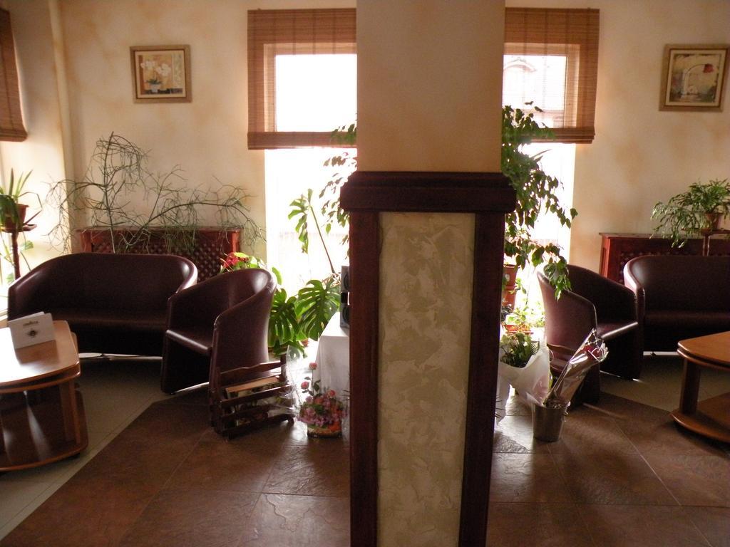 Piatra Neamţ 八角旅馆酒店 外观 照片