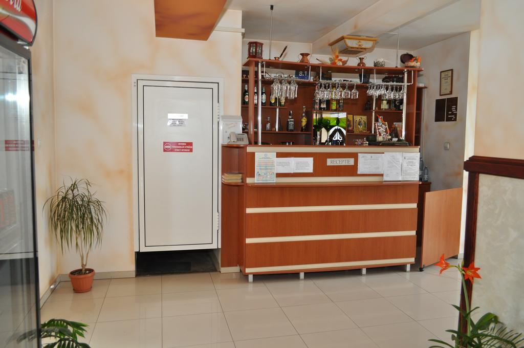 Piatra Neamţ 八角旅馆酒店 外观 照片