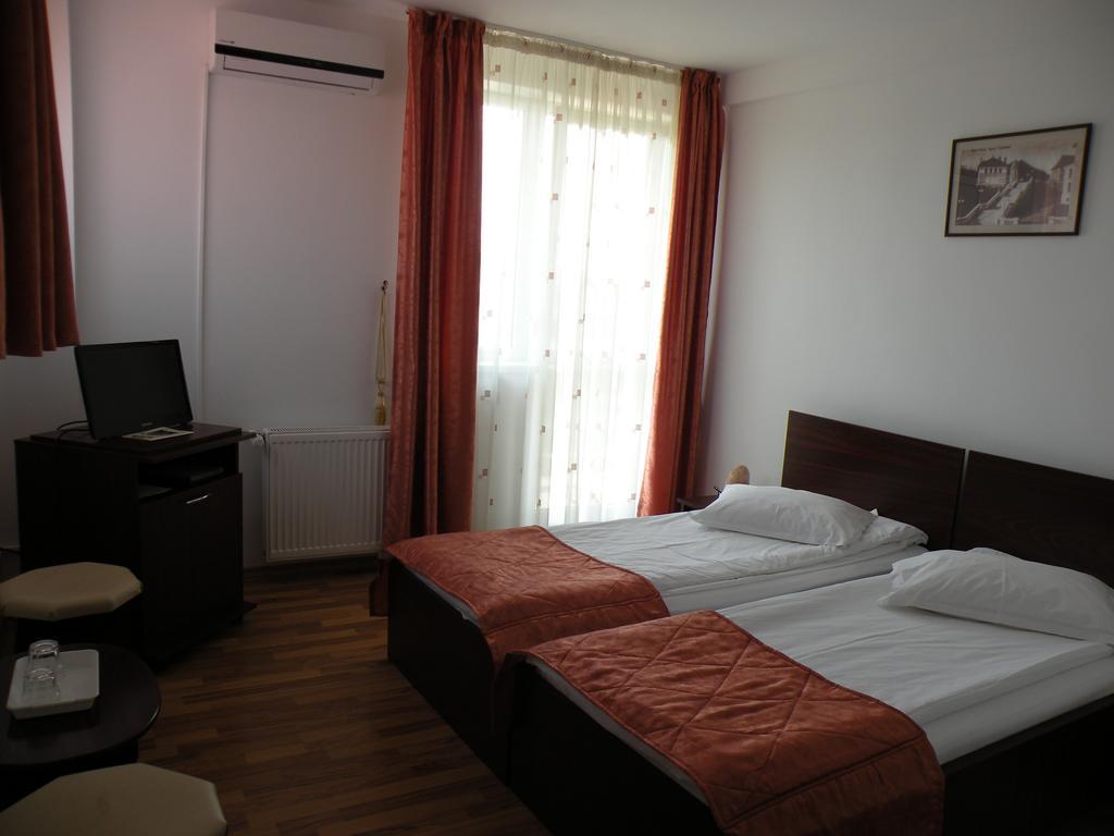 Piatra Neamţ 八角旅馆酒店 客房 照片