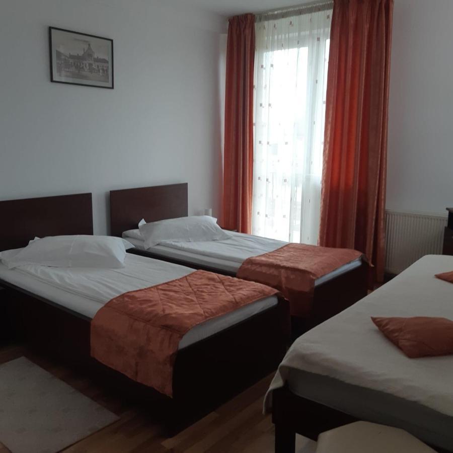 Piatra Neamţ 八角旅馆酒店 外观 照片